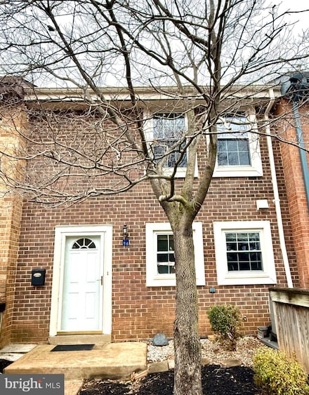 2196 Golf Course Dr, Reston, VA 20191