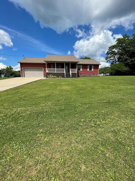 335 Flat Top Rd, Shady Spring, WV 25918