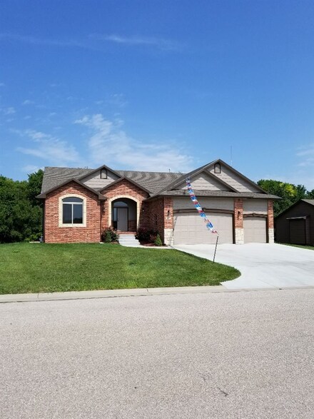 469 E Kodiak Ct, Kechi, KS 67067