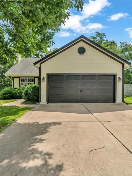 1914 S Leslie Dr, Independence, MO 64055