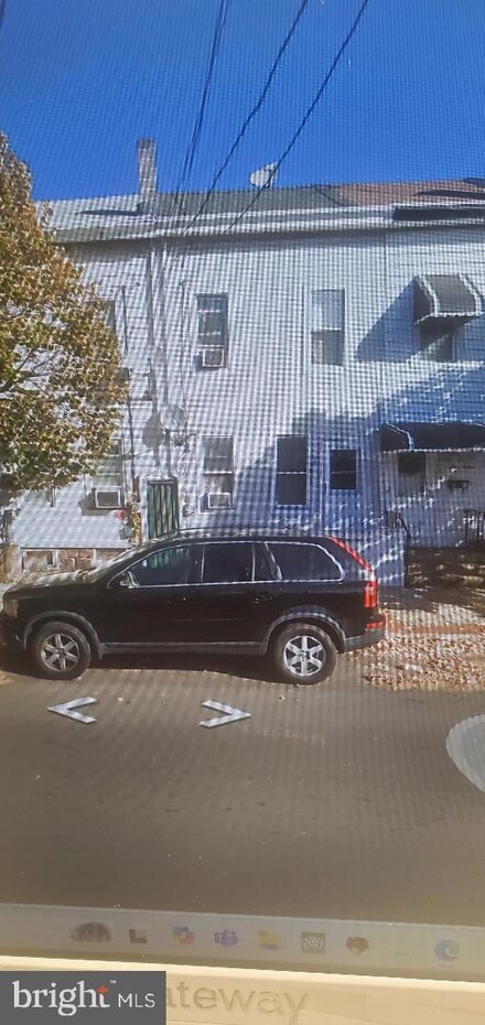 910 S Clinton Ave, Trenton, NJ 08611
