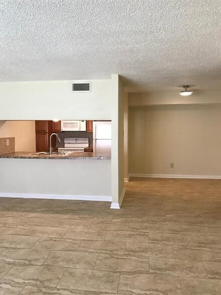 1947 Greenbriar Colony Dr Unit 15502-D, Houston, TX 77032