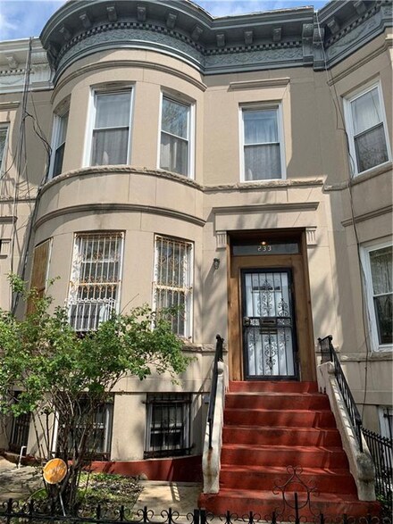 233 E 31st St, Brooklyn, NY 11226