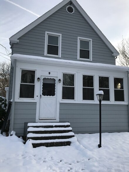 9 Knowles Ave, Saugus, MA 01906