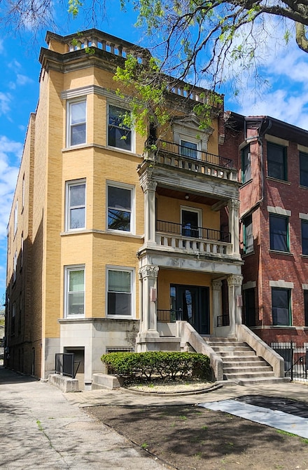 4330 N Sheridan Rd Unit 2, Chicago, IL 60613