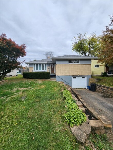 545 Arizona Dr, New Kensington, PA 15068