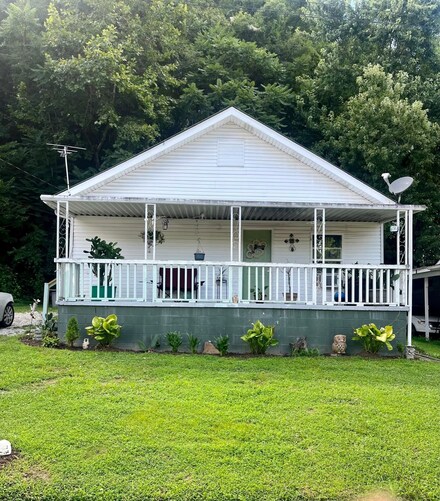 512 Williams Ave, Raceland, KY 41169
