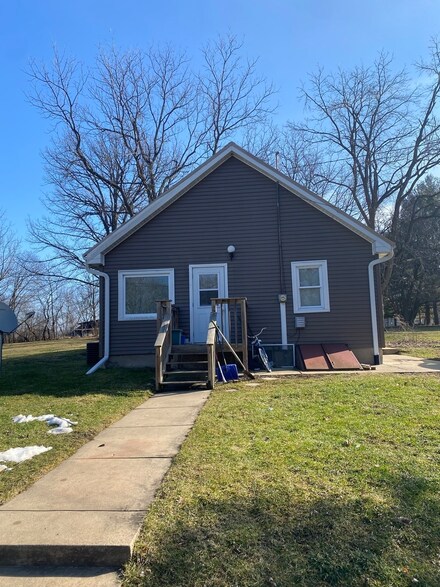 117 3rd St, Mark, IL 61340