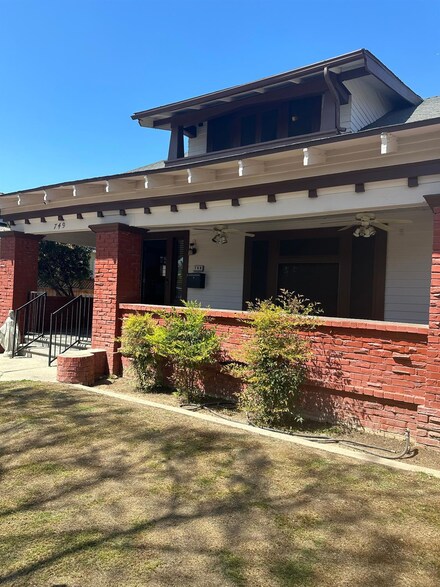 749 E Dudley Ave, Fresno, CA 93728