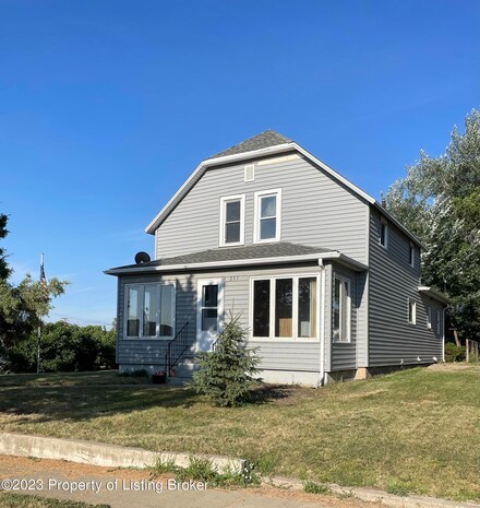 213 N Central Ave, Beach, ND 58621