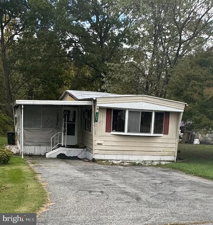 137 E Zimmer Dr, Walnutport, PA 18088