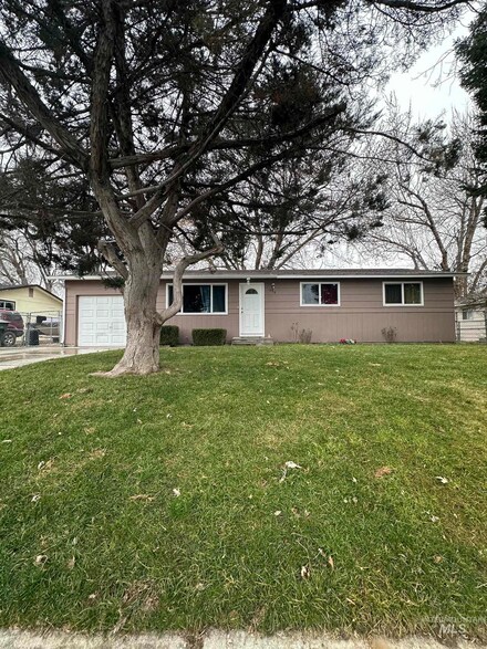 630 Harmon Way, Middleton, ID 83644