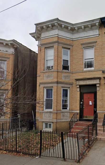 25 Bergen Ave, Jersey City, NJ 07305