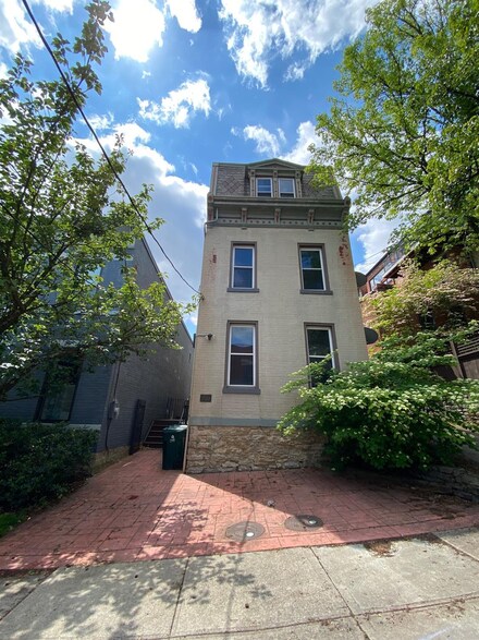 959 Paradrome St Unit 1, Cincinnati, OH 45202