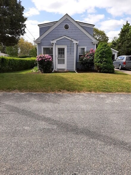 29 Winsegansett Ave, Fairhaven, MA 02719
