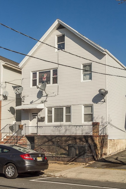 33 W 24th St, Bayonne, NJ 07002