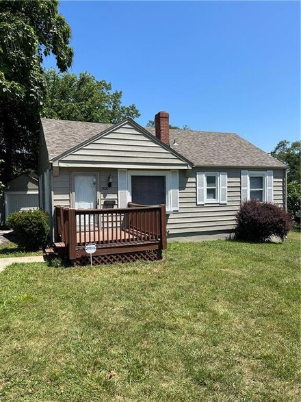 7620 E 49th St, Kansas City, MO 64129