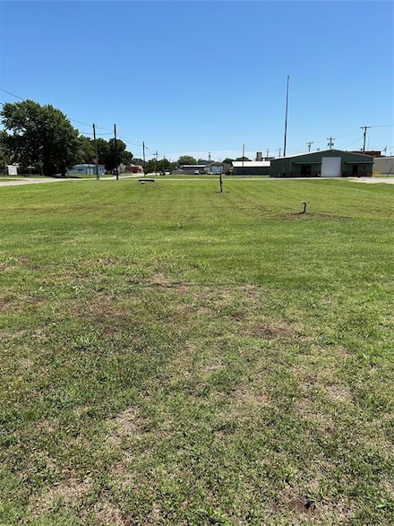 122 N 10th St, Thomas, OK 73669