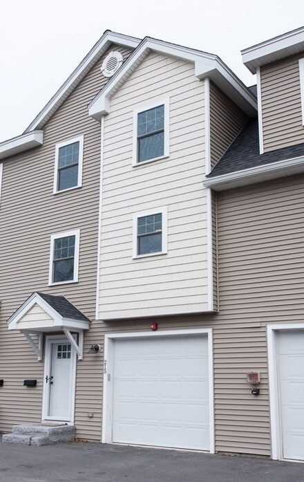 215 Main St Unit 3, Maynard, MA 01754