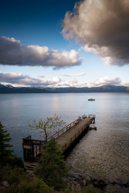 260 Old County Rd, Carnelian Bay, CA 96140