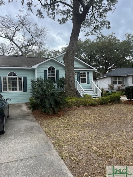 25 S Lake Dr, Savannah, GA 31410