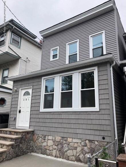 251 Gordon St, Staten Island, NY 10304
