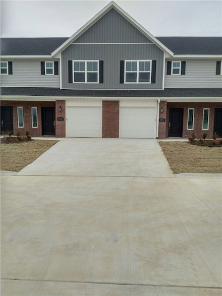 2729 W Kilimanjaro Way, Rogers, AR 72758
