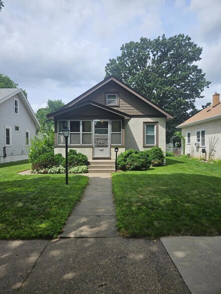 2746 Garfield St NE, Minneapolis, MN 55418