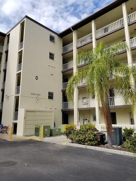 3288 Lake Bayshore Dr Unit 523, Bradenton, FL 34205