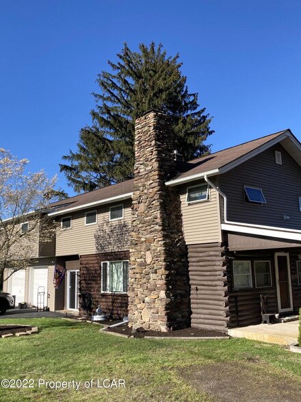 22 Smiths Pond Rd, Dallas, PA 18612