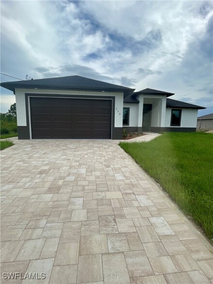 336 Pembroke St, Lehigh Acres, FL 33974