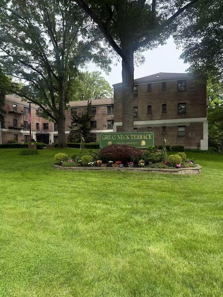 46 Terrace Cir Unit 2C, Great Neck, NY 11021