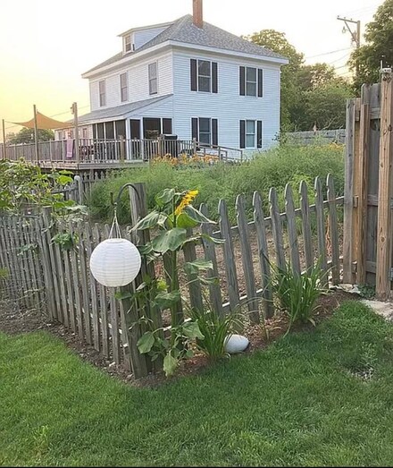 67 E Main St, Vinalhaven, ME 04863