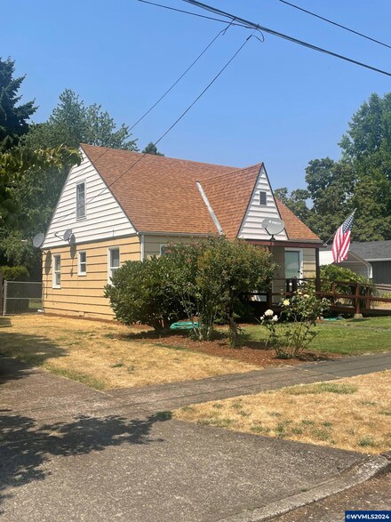 354 S 6th St, Lebanon, OR 97355