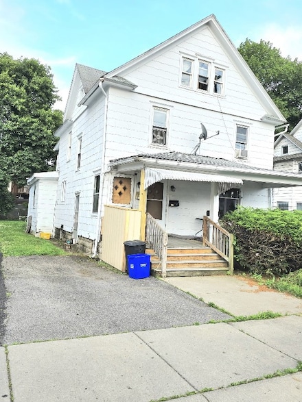 11 Cleveland Ave, Endicott, NY 13760