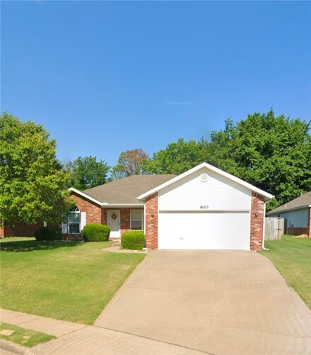 800 SW Navajo Dr, Bentonville, AR 72712