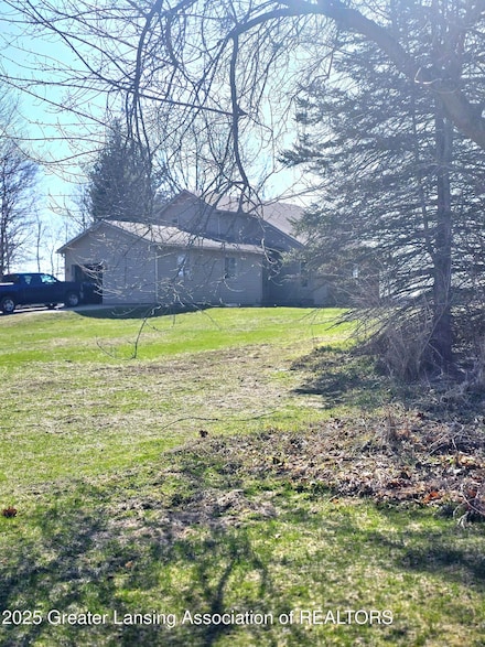 9215 W Kinsel Hwy, Vermontville, MI 49096