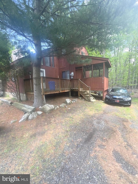 2612 Foxledge Dr, Tobyhanna, PA 18466