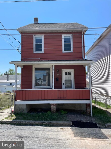 341 W Iron St, Summit Hill, PA 18250