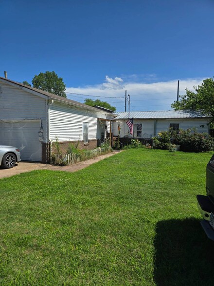 124 W Maple St, Paris, AR 72855