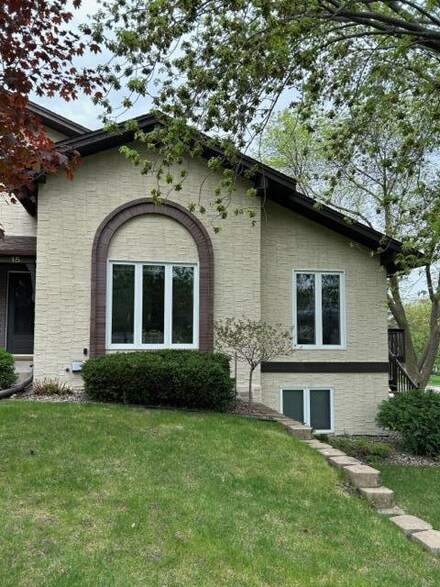 1870 Eagle Ridge Dr Unit 15, Saint Paul, MN 55118