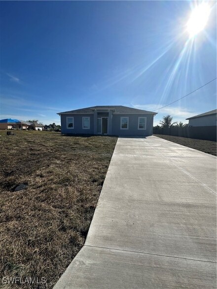 2501 26th St W, Lehigh Acres, FL 33971