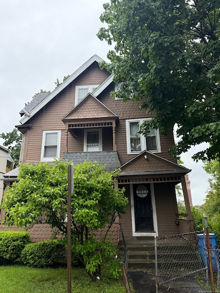 33 Mitchell Ave, Waterbury, CT 06710