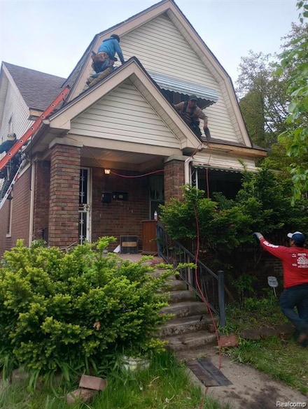 5856 Barrett St, Detroit, MI 48213