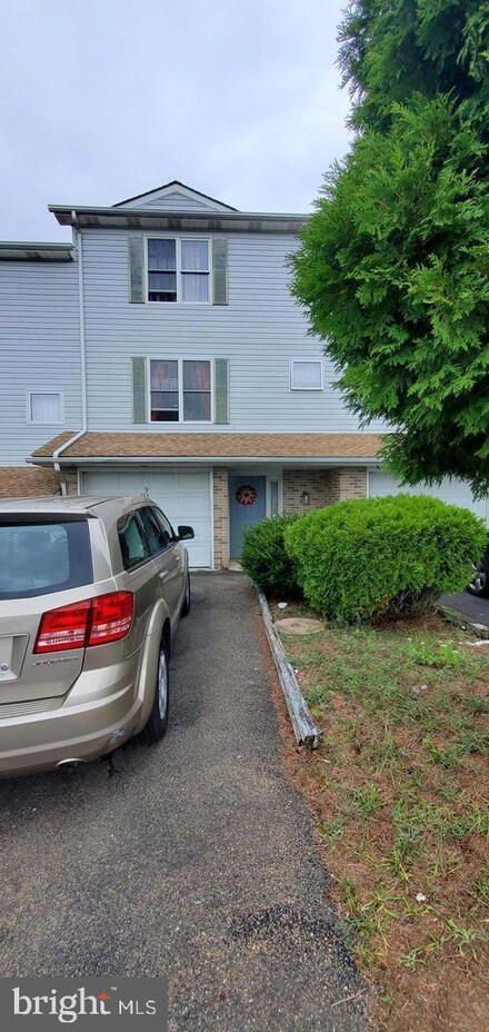 177 Victoria Arms Cir, Kunkletown, PA 18058