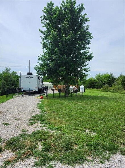 2 Coleman Dr, Linn Valley, KS 66040
