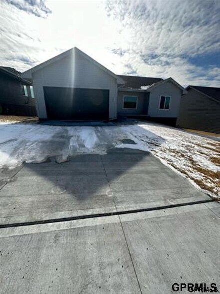 2021 Gindy Cir, Bellevue, NE 68147