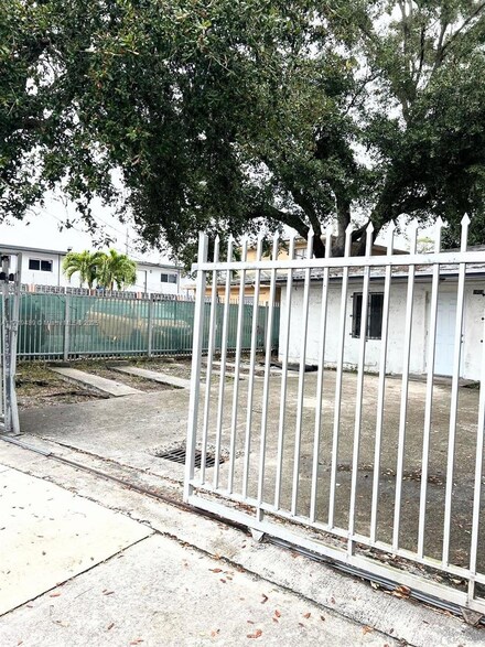 7801 NW 6th Ave, Miami, FL 33150