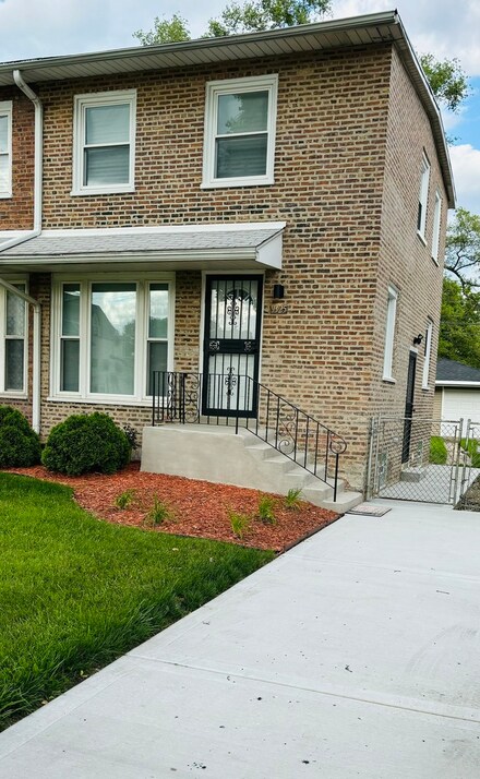 9325 S Calumet Ave, Chicago, IL 60619