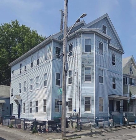 43 Cedar St, Lowell, MA 01852